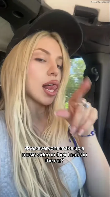 Ava Max photo 7 of 2136