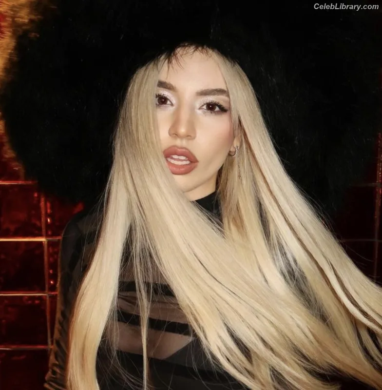 Ava Max photo 10 of 2136