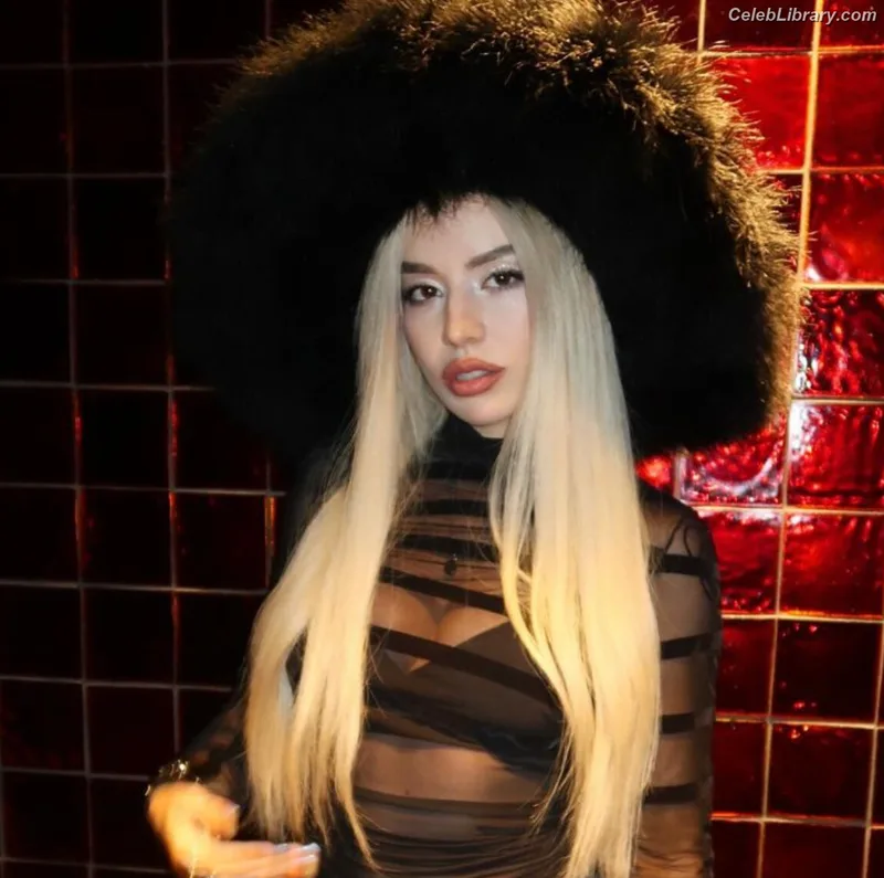 Ava Max photo 12 of 2136