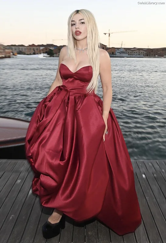 Ava Max photo 14 of 2136