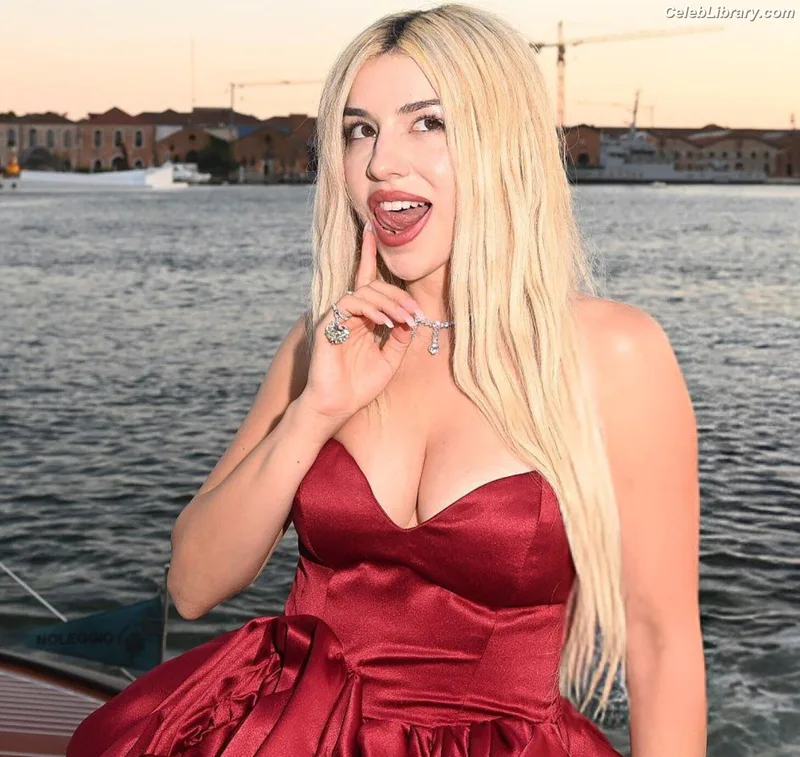 Ava Max photo 15 of 2136