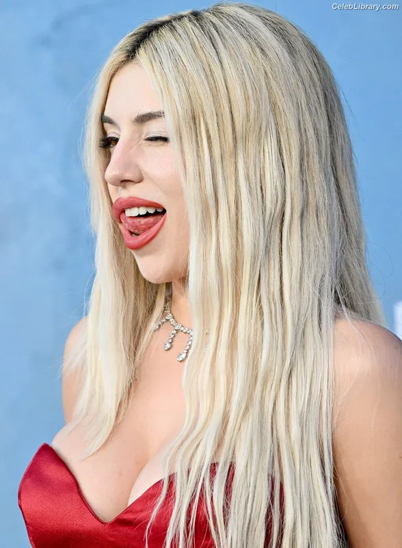 Ava Max photo 21 of 2136