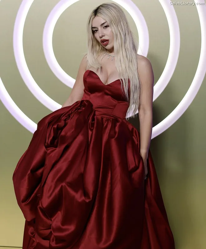 Ava Max photo 8 of 2136