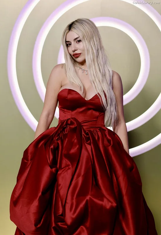 Ava Max photo 10 of 2136
