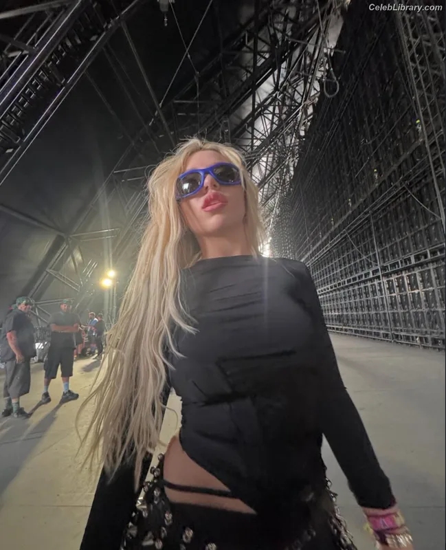 Ava Max photo 22 of 2136
