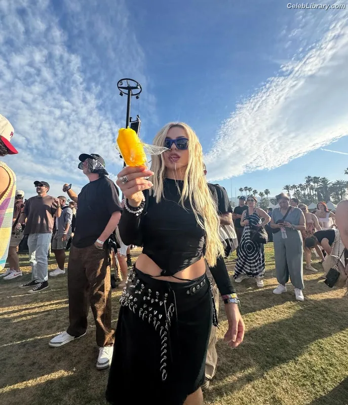 Ava Max photo 1 of 2136