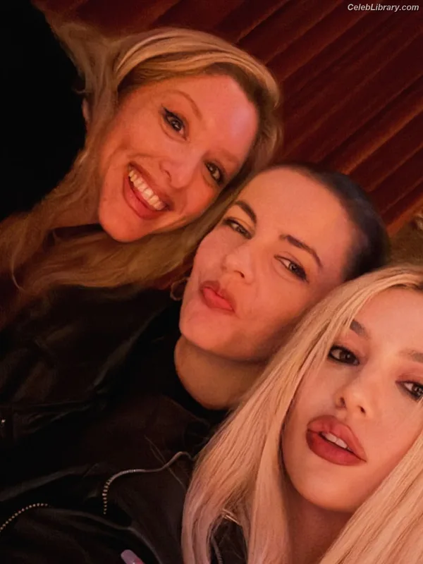 Ava Max photo 9 of 2136