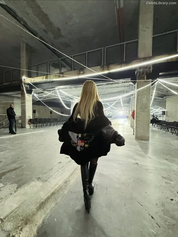 Ava Max photo 10 of 2136