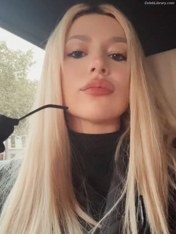 Ava Max photo 12 of 2136