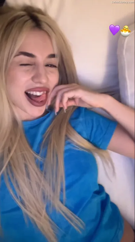 Ava Max photo 17 of 2136