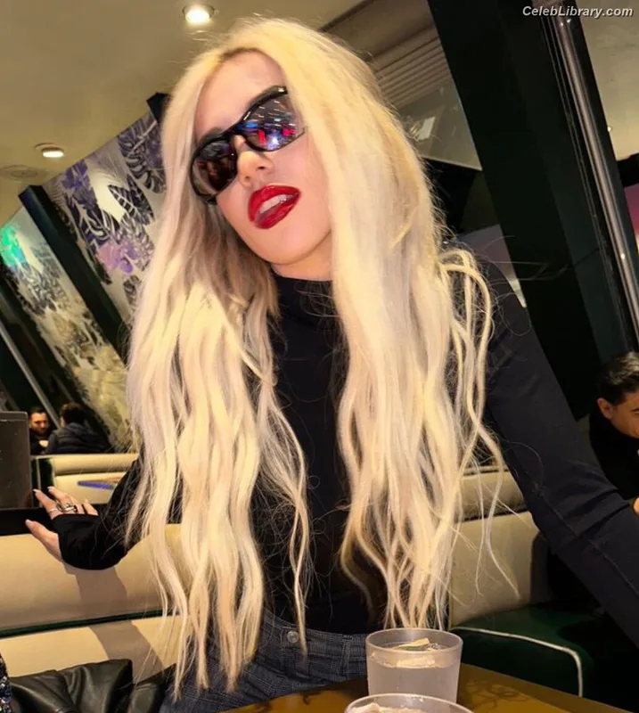 Ava Max photo 22 of 2136