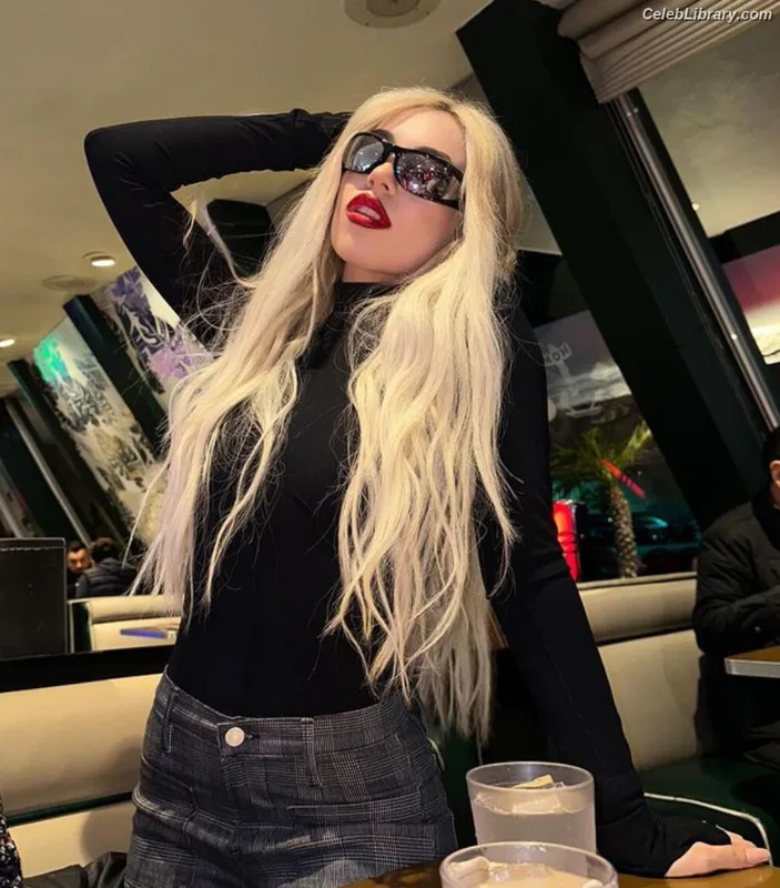 Ava Max photo 23 of 2136