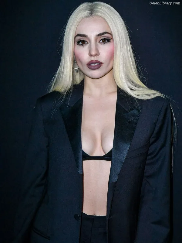 Ava Max photo 11 of 2136