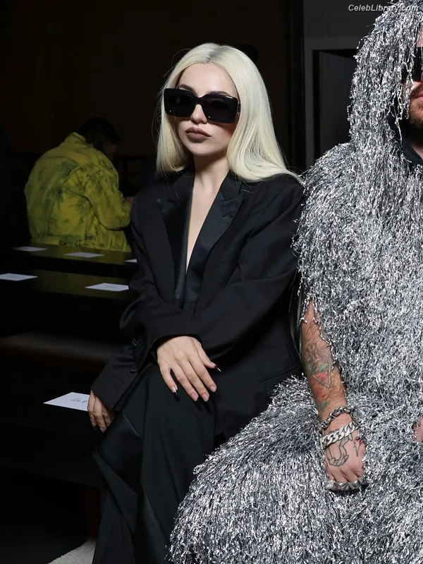 Ava Max photo 22 of 2136