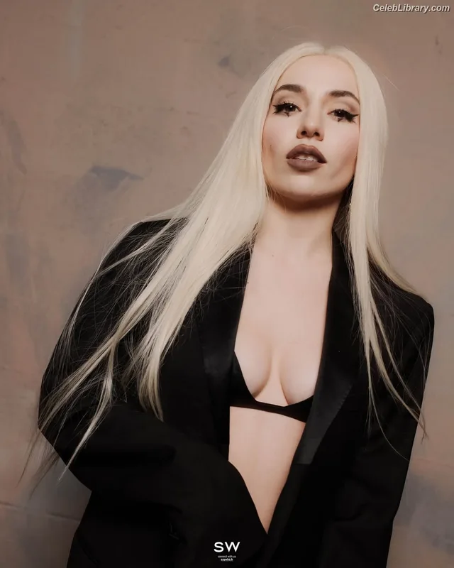 Ava Max photo 23 of 2136