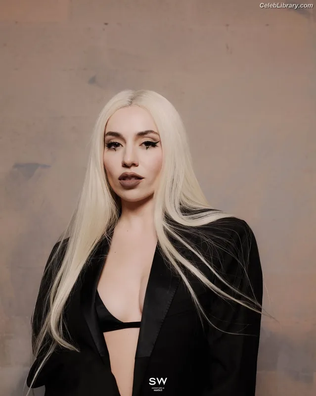 Ava Max photo 1 of 2136