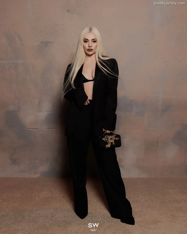 Ava Max photo 4 of 2136