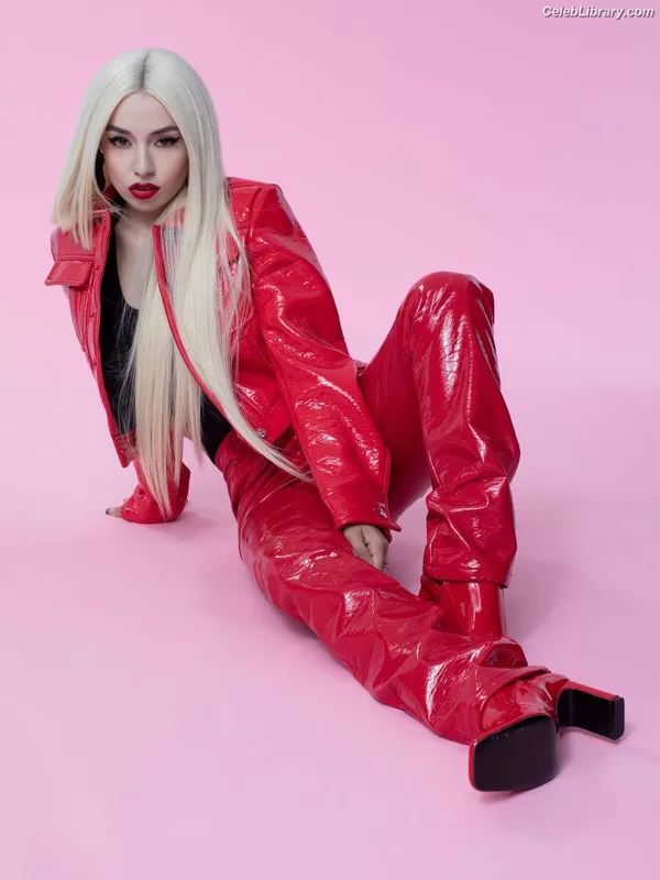 Ava Max photo 11 of 2136