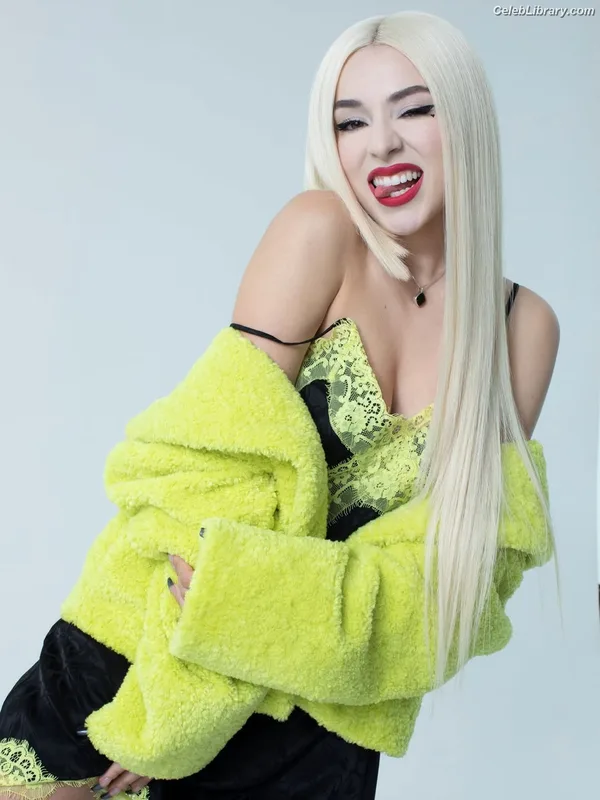 Ava Max photo 12 of 2136