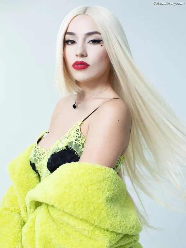Ava Max photo 13 of 2136