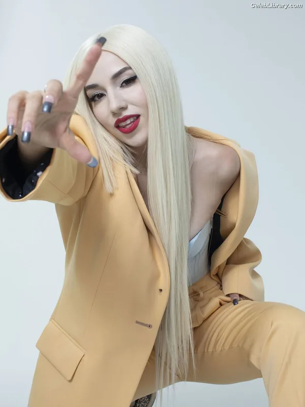 Ava Max photo 16 of 2136
