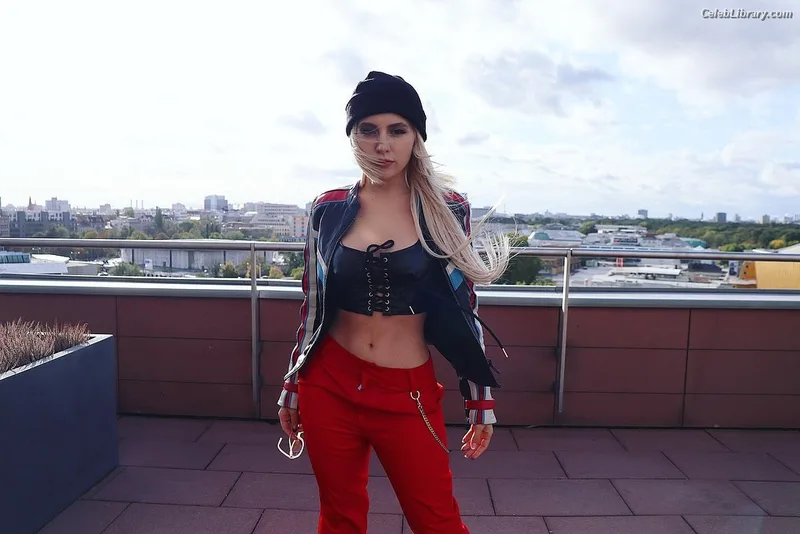 Ava Max photo 1 of 2136
