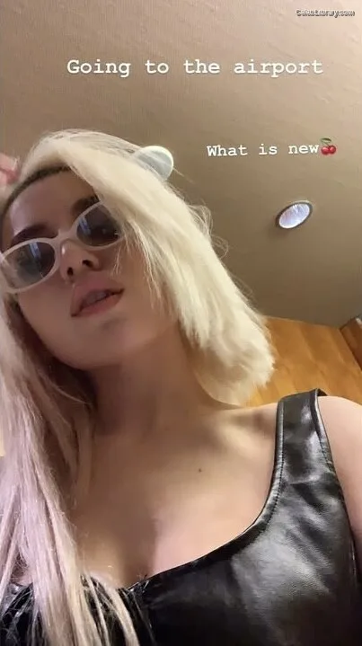 Ava Max photo 3 of 2136