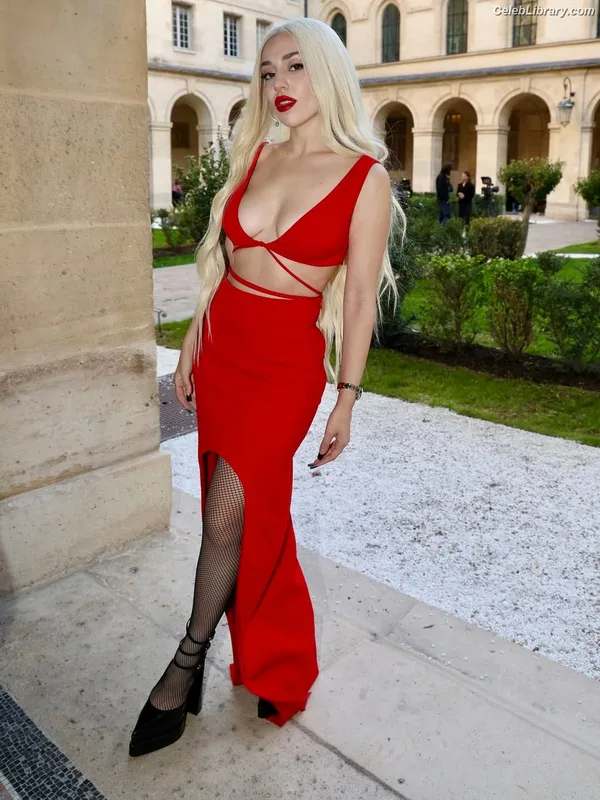 Ava Max photo 11 of 2136