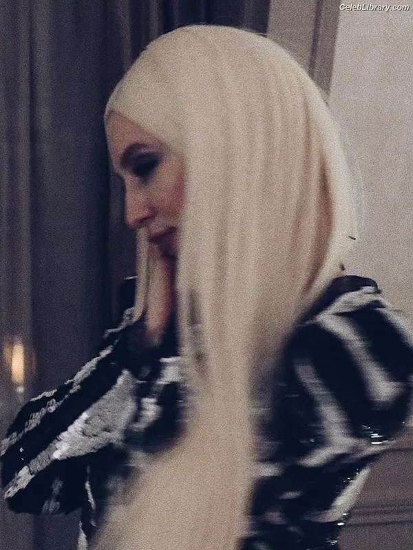 Ava Max photo 10 of 2136