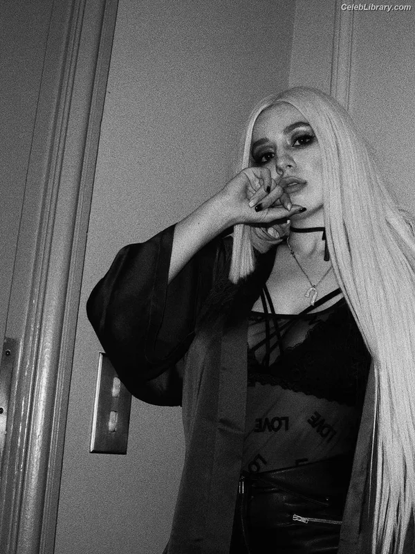 Ava Max photo 12 of 2136