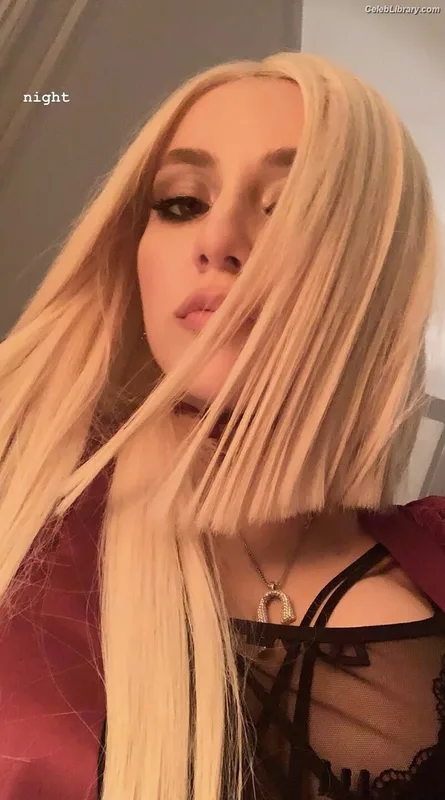 Ava Max photo 13 of 2136