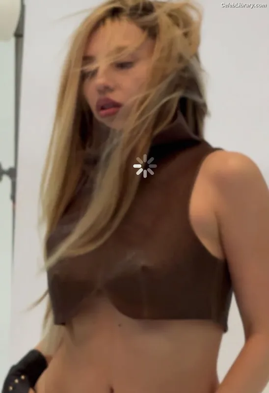 Ava Max photo 7 of 2136