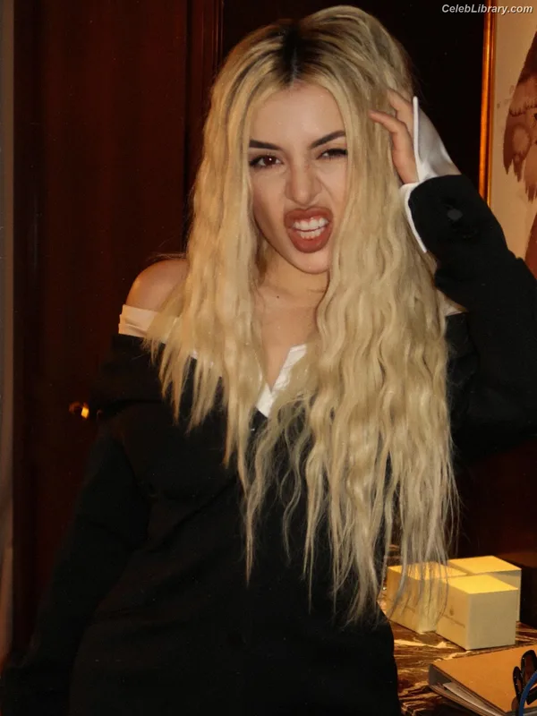 Ava Max photo 12 of 2136