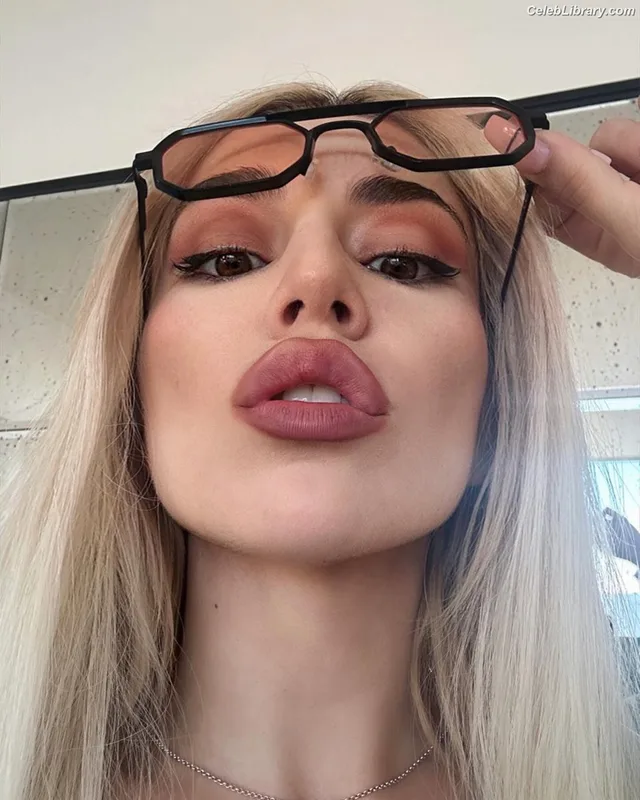 Ava Max photo 17 of 2136