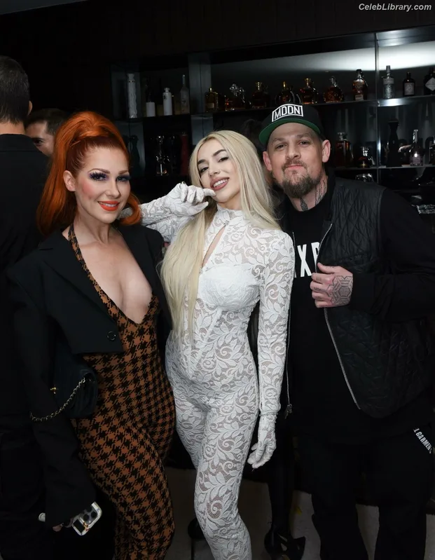 Ava Max photo 2 of 2136
