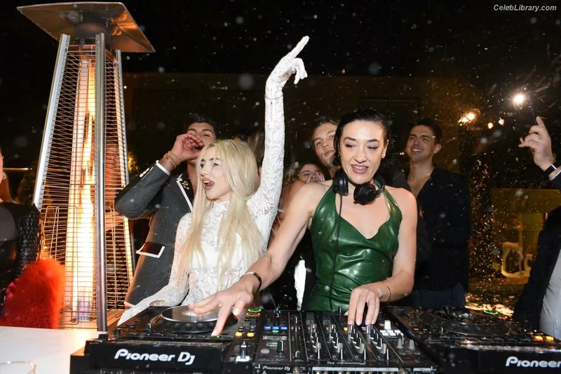 Ava Max photo 4 of 2136