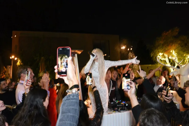 Ava Max photo 5 of 2136