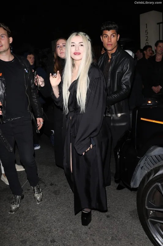 Ava Max photo 17 of 2136