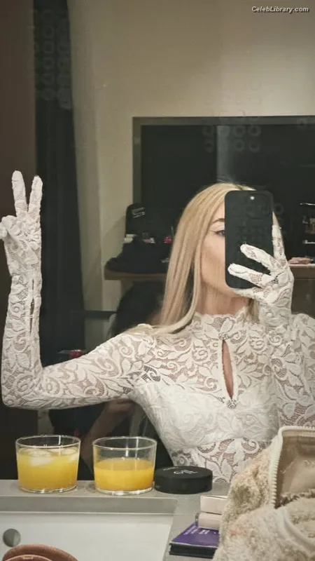 Ava Max photo 24 of 2136