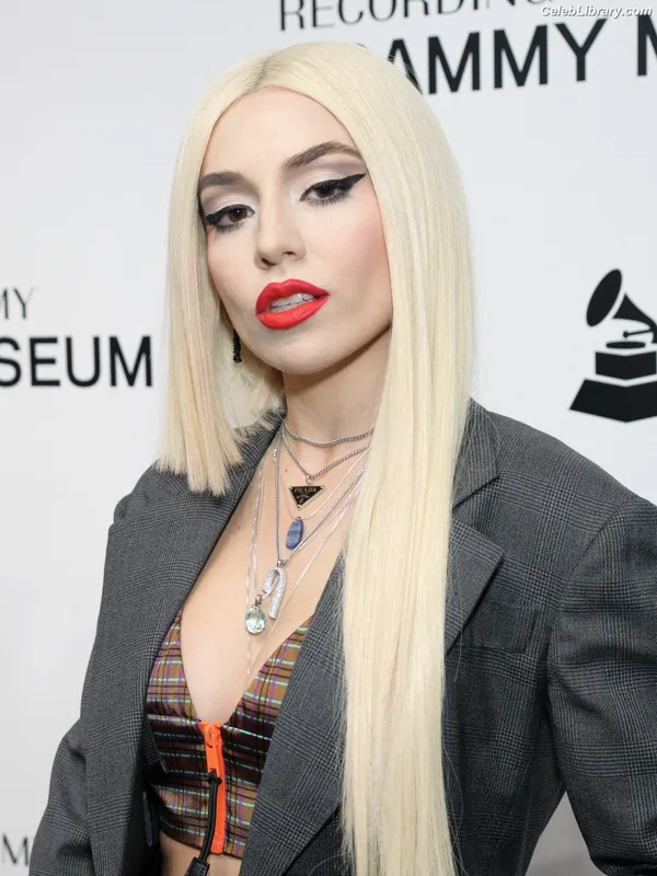 Ava Max photo 9 of 2136