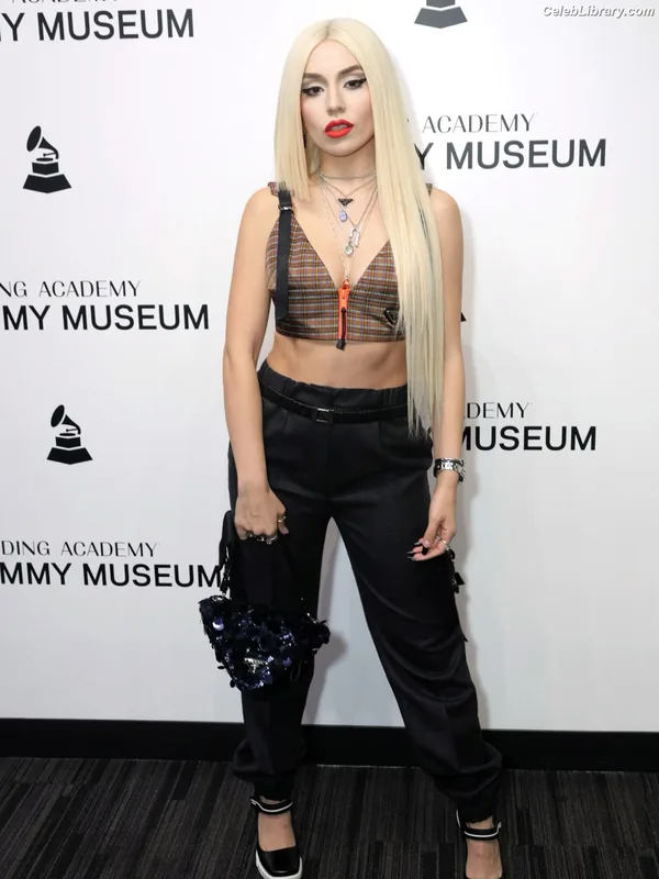 Ava Max photo 10 of 2136
