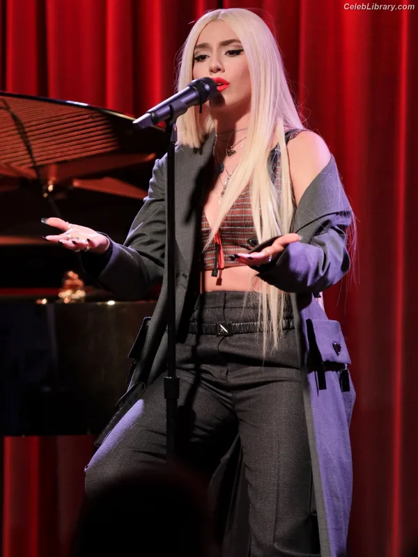 Ava Max photo 16 of 2136