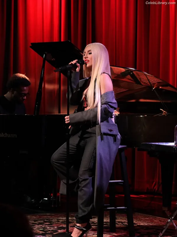 Ava Max photo 20 of 2136