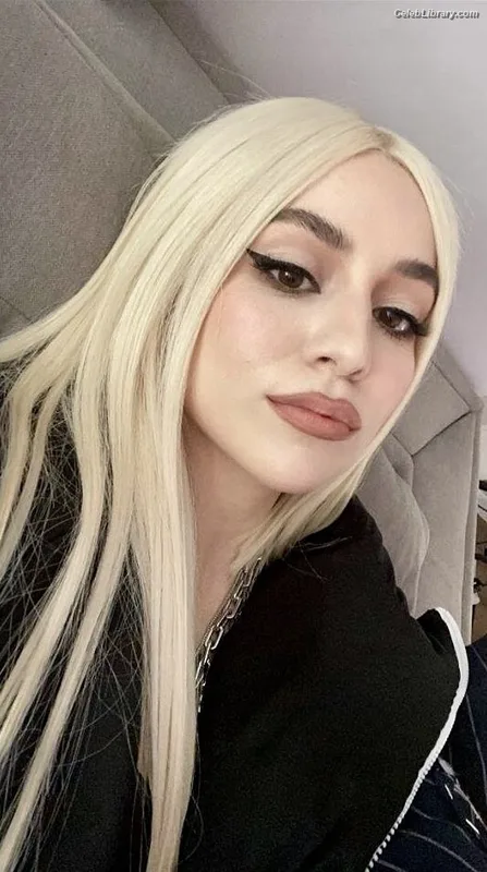 Ava Max photo 5 of 2136