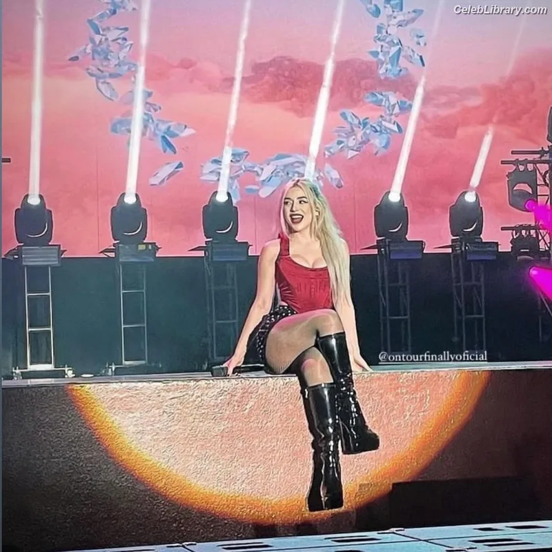 Ava Max photo 8 of 2136