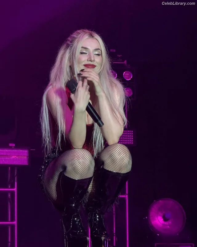 Ava Max photo 15 of 2136