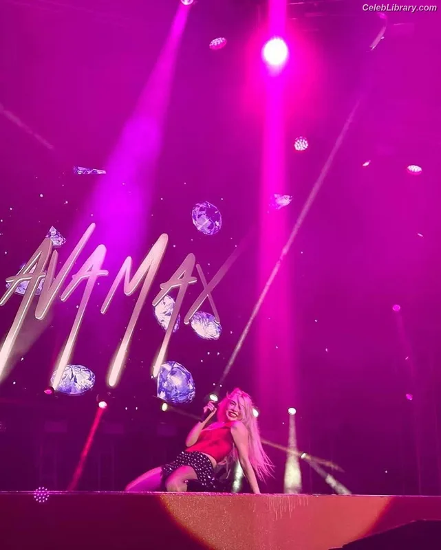 Ava Max photo 20 of 2136