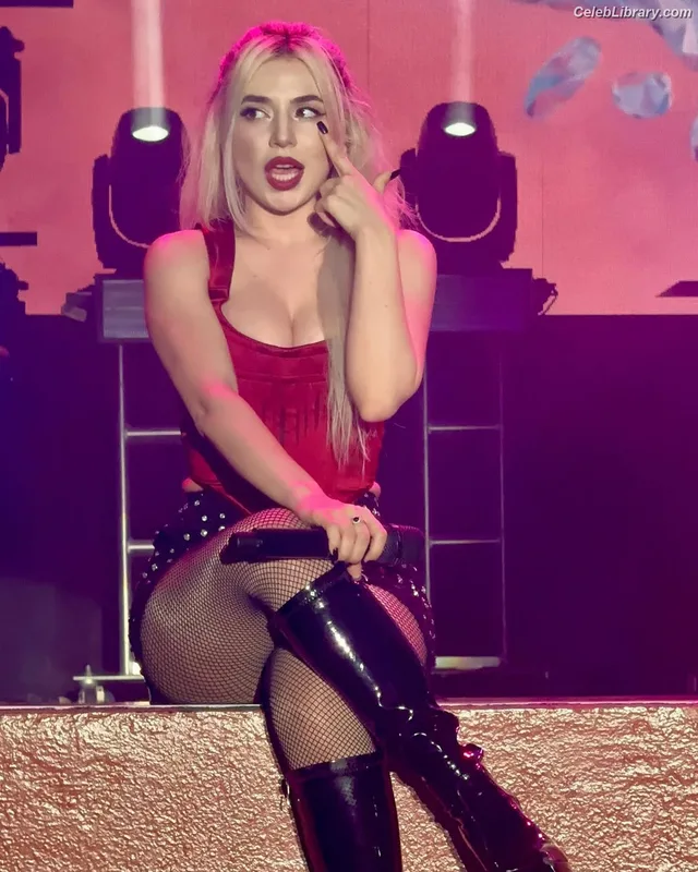 Ava Max photo 2 of 2136