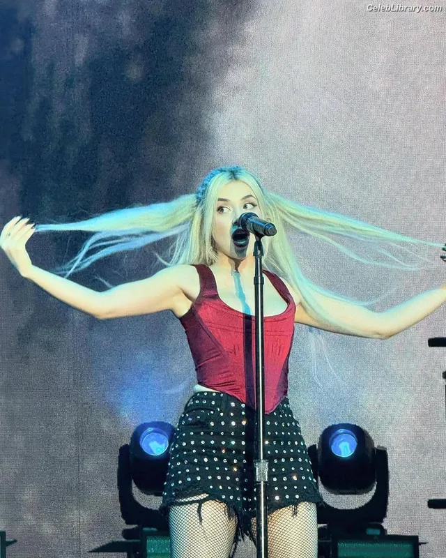 Ava Max photo 9 of 2136