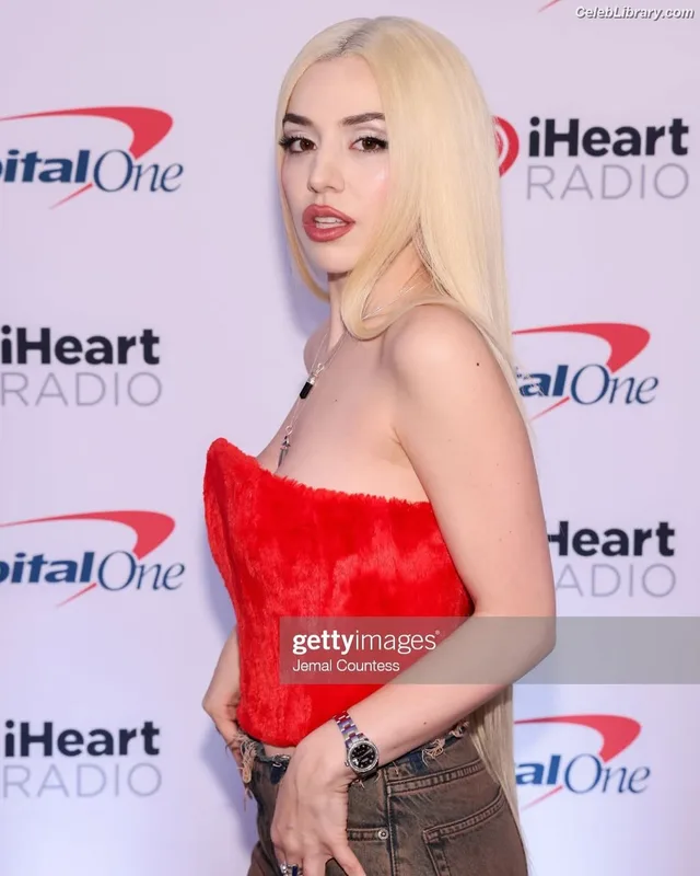 Ava Max photo 14 of 2136